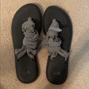 Sanuk tie sandal grey